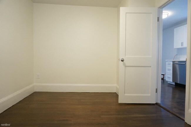 Foto del edificio - 649 E 7th St