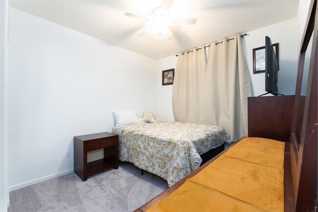 Foto del edificio - 934 S Filbert Ave