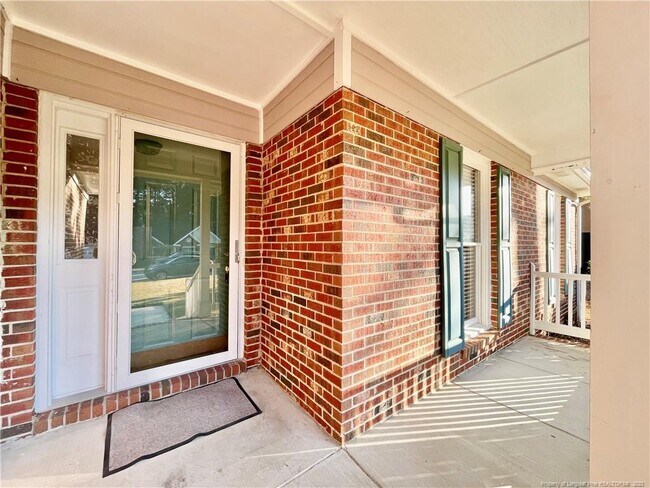 Building Photo - 110 Stonesthrow Ln