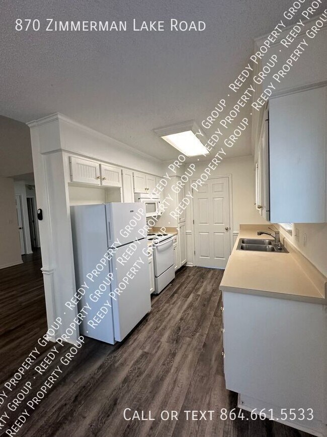 Building Photo - NEWLY RENOVATED 3 BED 1.5 BATH HOME!! Near...