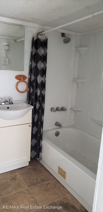 Building Photo - 215 W 16th St