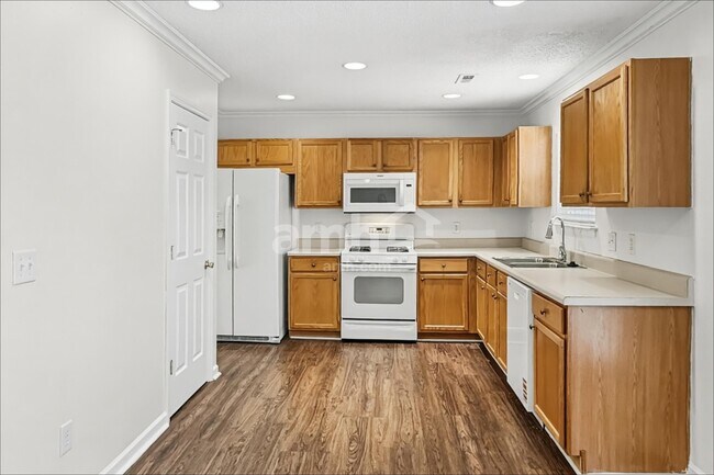 Foto del edificio - 4015 Shadow Pines Cir