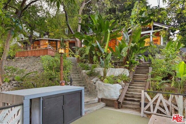 Foto del edificio - 8409 Lookout Mountain Ave