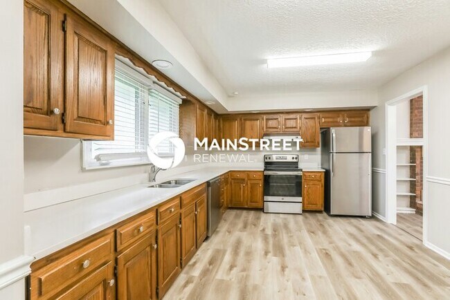 Building Photo - 3 Bedroom Pet-Friendly Home in BELTON, MO with Main Street Renewal