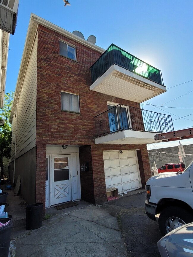 Building Photo - 15 Reserve Ave