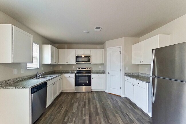 Foto del edificio - 828 Dove Tree Ln