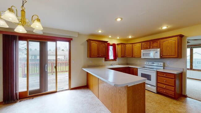 Building Photo - Available 9/20 - Established Neighborhood