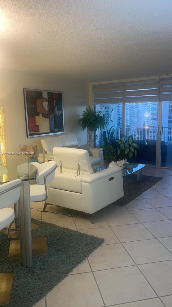 Foto del edificio - 5838 Collins Ave