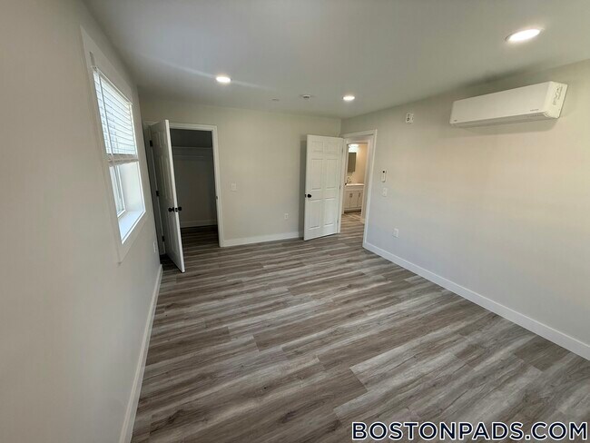 Foto del edificio - 310 Thompson Rd