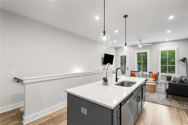 Foto del edificio - 1272 Longreen Ter NW