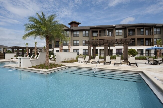 Building Photo - Whitepalm Apartments
