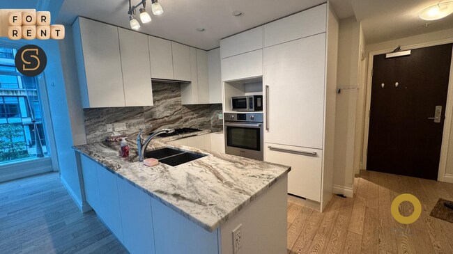 Building Photo - 185 Victory Ship Way