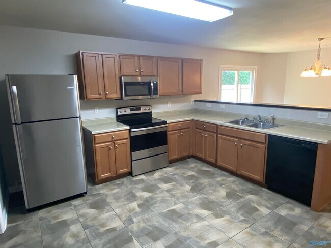 Building Photo - 208 Whitestone Dr NE
