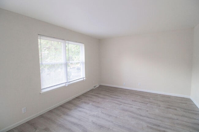 Building Photo - 1323 S Roseta Ave