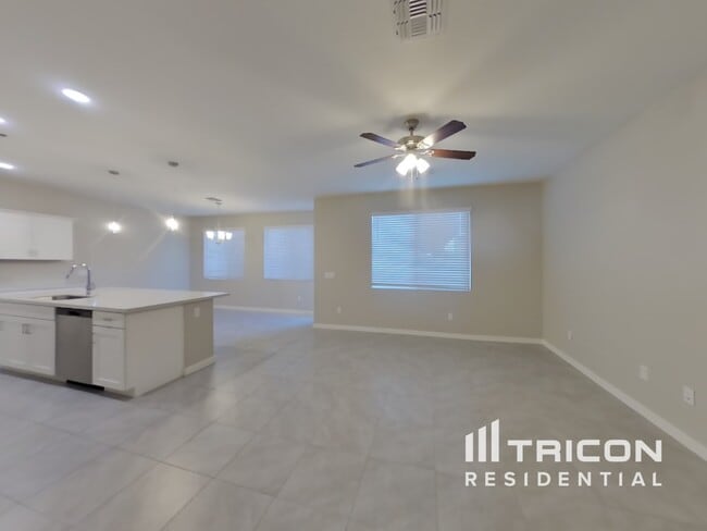 Foto del edificio - 1337 N Parkcrest