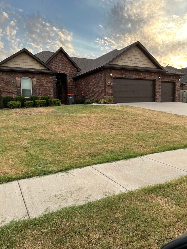 Building Photo - 401 Pebble Beach Dr