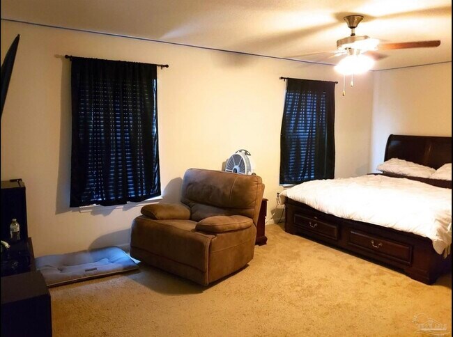 Foto del edificio - 5890 Bay Tree Ct