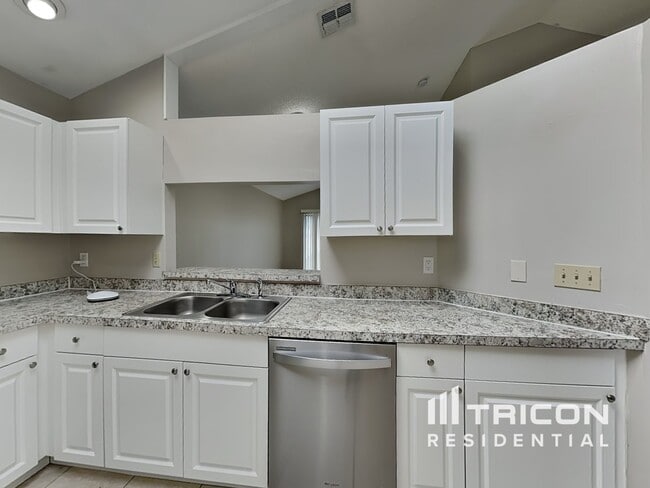 Foto del edificio - 4210 38th St W