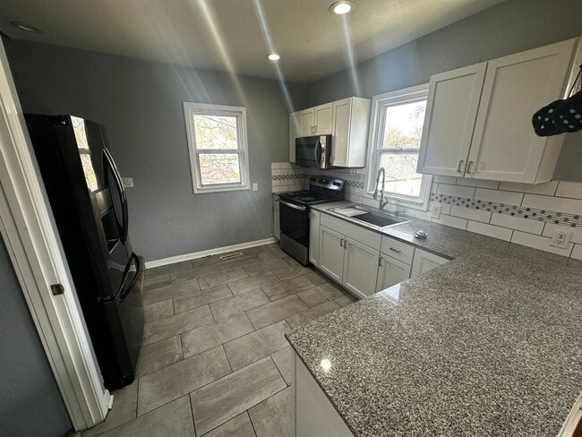 Foto del edificio - 215 E Cherry St