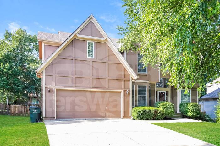 Foto principal - 4bd / 4bth Home in Shawnee