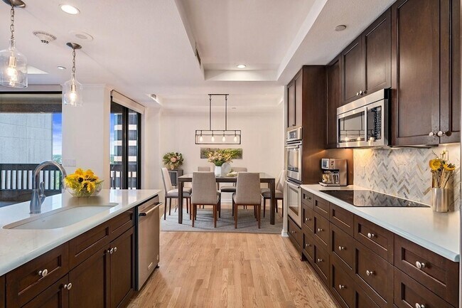 Foto del edificio - 5909 Luther Ln