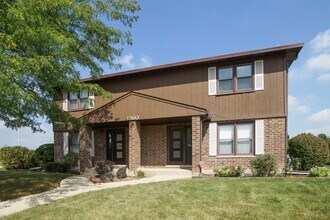 Building Photo - 1360 W Byron Ave