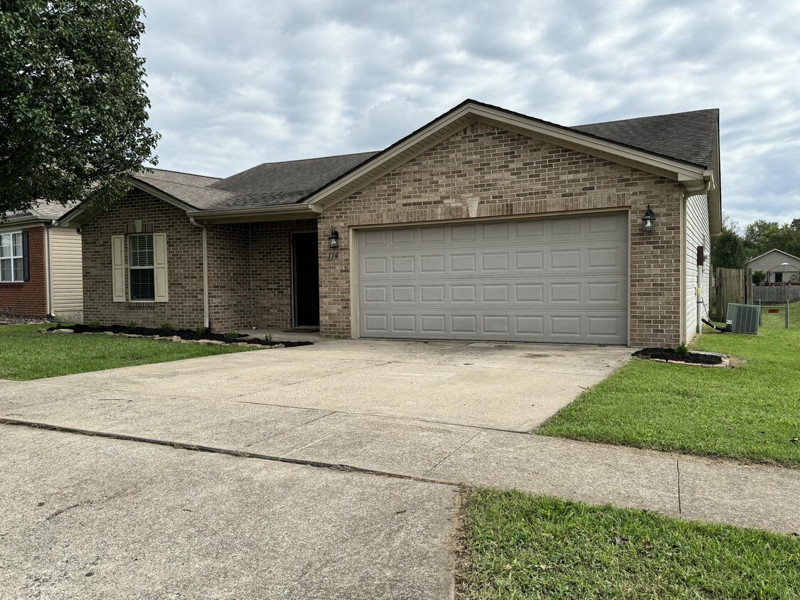 Primary Photo - 114 Baybrook Cir