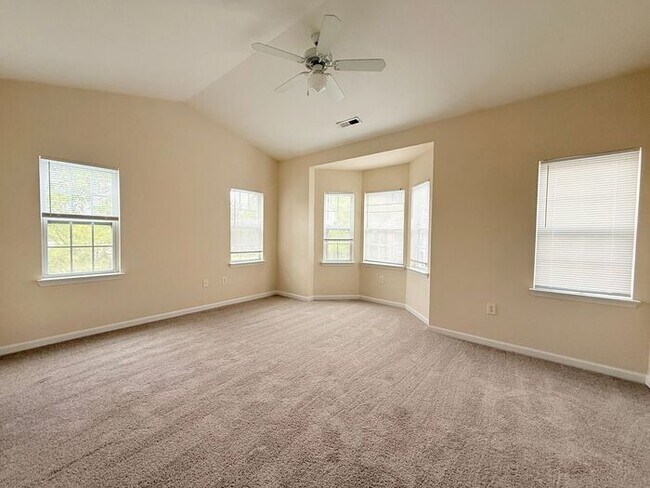 Foto del edificio - 257 Maynard Summit Way