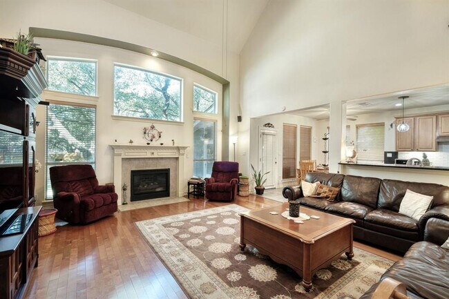 Foto del edificio - 1800 Bluffwood Pl