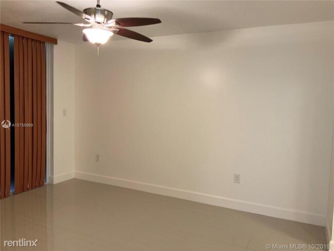 Foto del edificio - 8231 NW 8th St