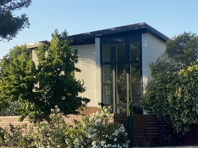 Building Photo - 2447 Alameda de las Pulgas