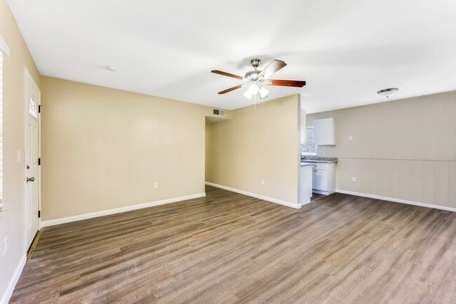 Building Photo - 5613 Huber Dr