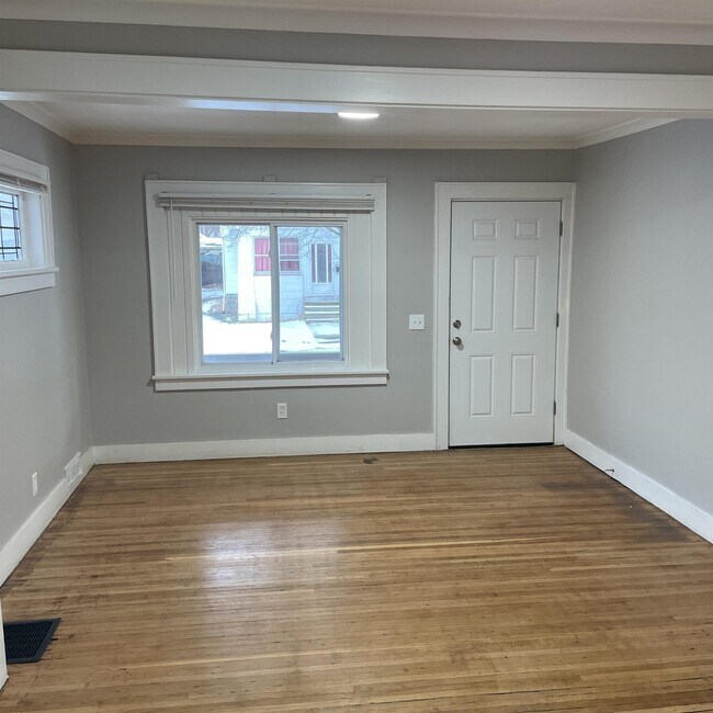 Foto del edificio - 378 Roycroft Dr
