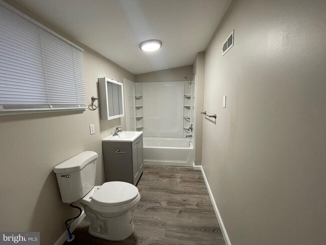 Building Photo - 14 Drexel Dr