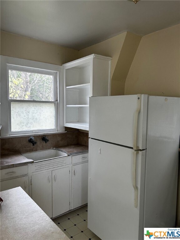 Foto del edificio - 112 E College St