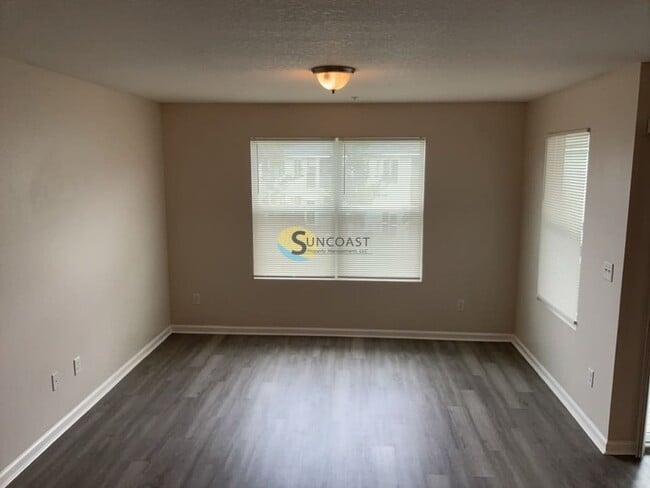 Foto del edificio - 9243 Western Way