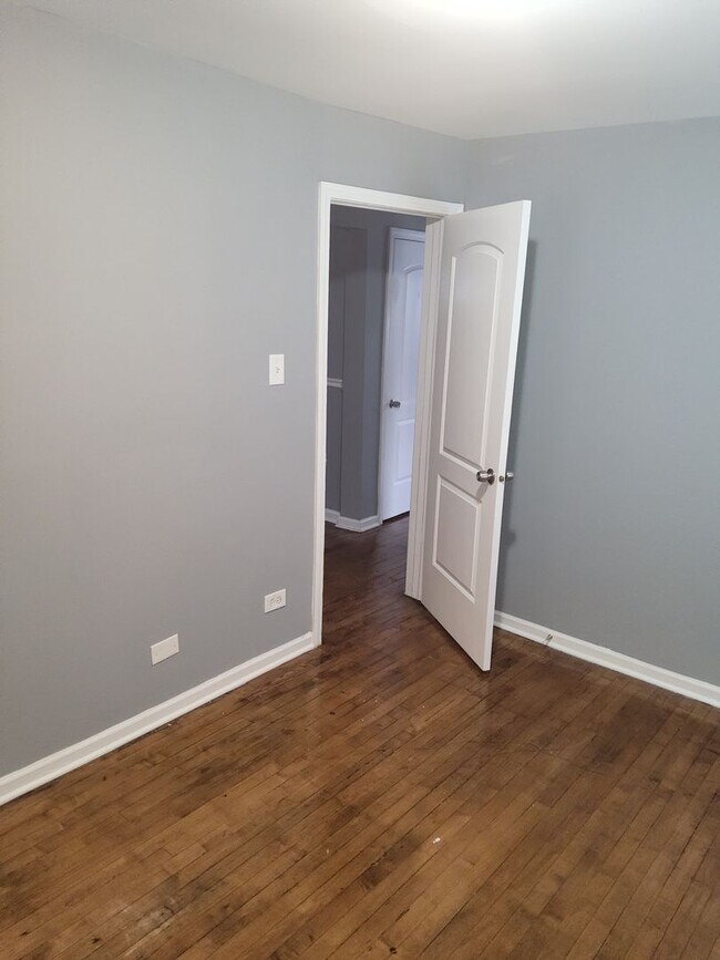 Building Photo - Welcome to your new home! 12116 S Wentwort...