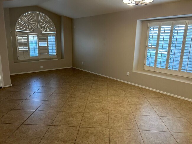 Building Photo - 4 Bedroom with Pool