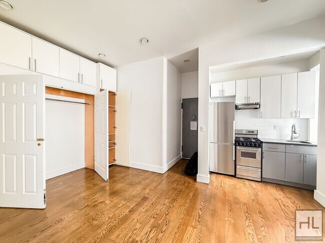 Foto del edificio - EASTERN PARKWAY / Crown Heights Studio 1-Bath
