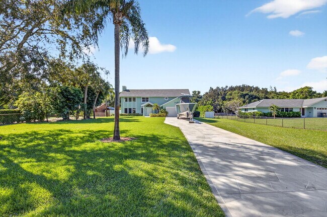 Foto del edificio - 6701 Hillside Ln