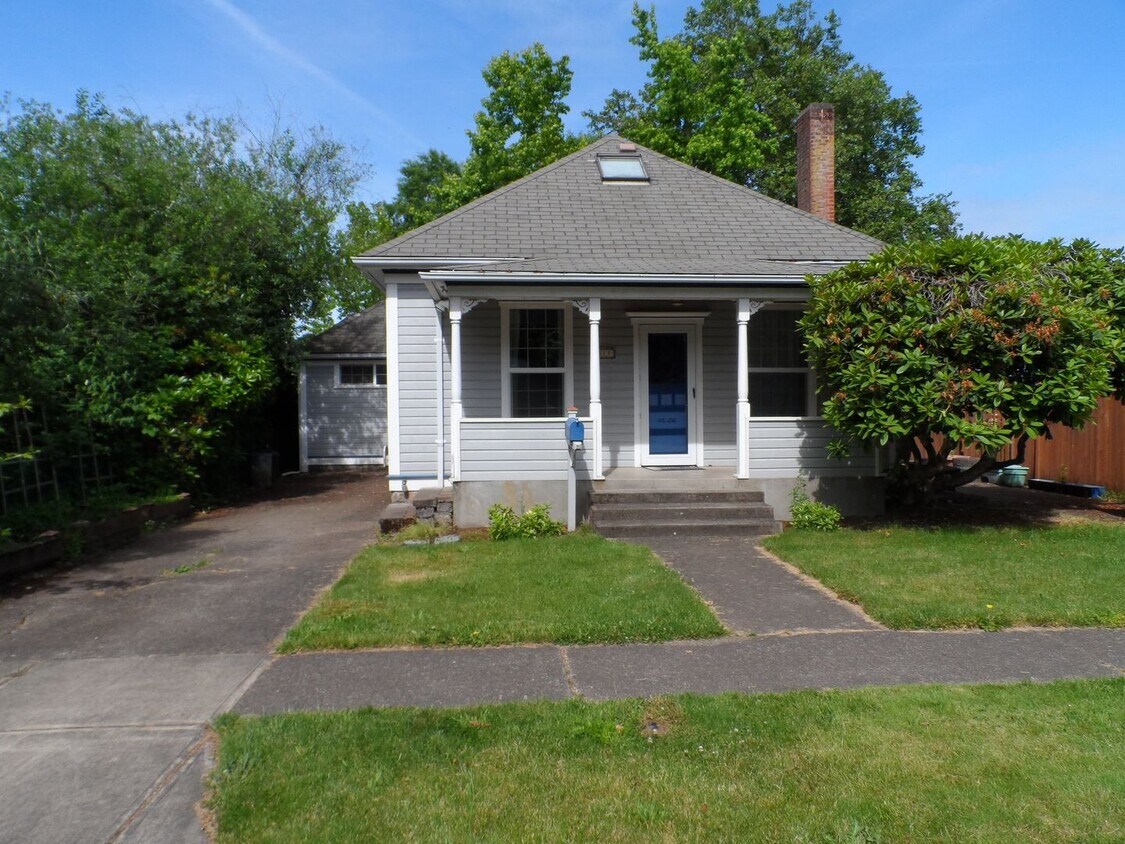 Primary Photo - 3 Bedroom 2 Bath Home Newberg OR