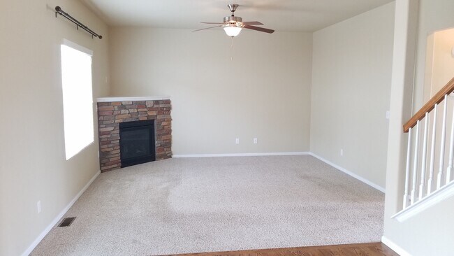 Building Photo - Beautiful 4/3/2 Fountain Valley Home Close...