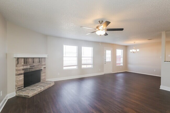 Foto del edificio - 1476 Hickory Creek Ln