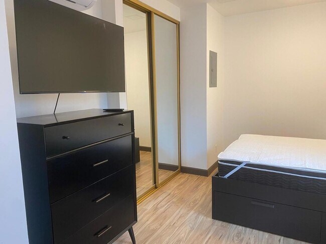 Foto del edificio - 1445 Revere Ave