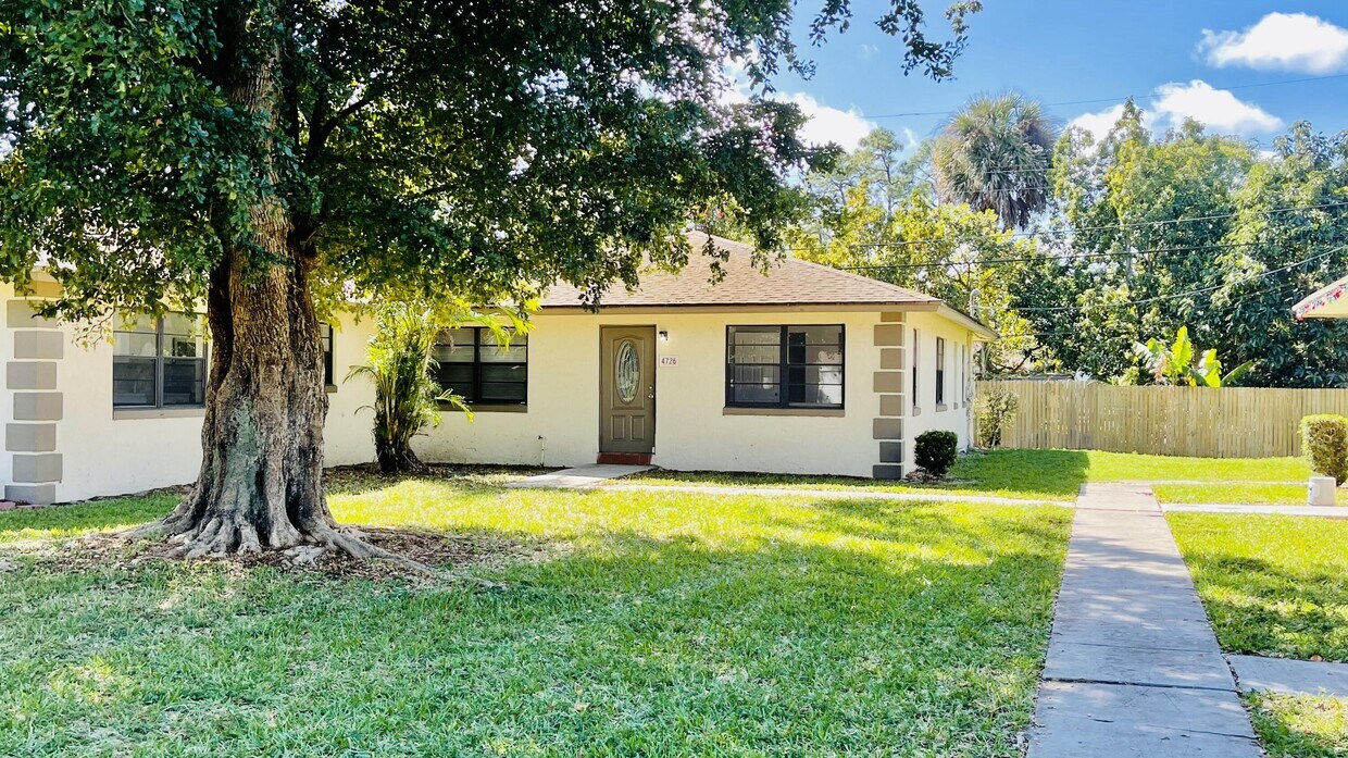 Primary Photo - 4726 Summit Blvd