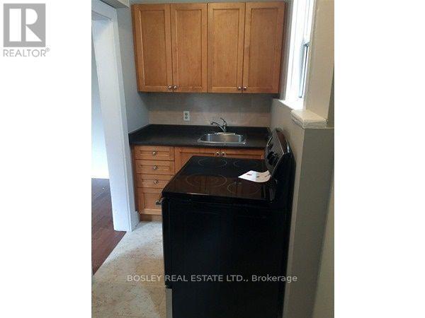 Building Photo - 451 Parliament St