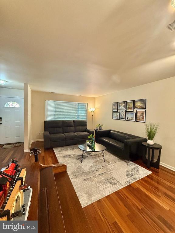 Building Photo - 5500 Woodlawn Manor Ct