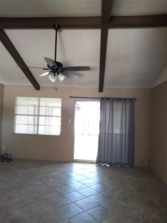 Foto del edificio - 112 King Charles Pl