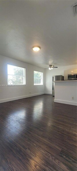 Foto del edificio - 1335 SW 8th St