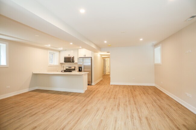 Foto del edificio - 2230 W Wilson Ave